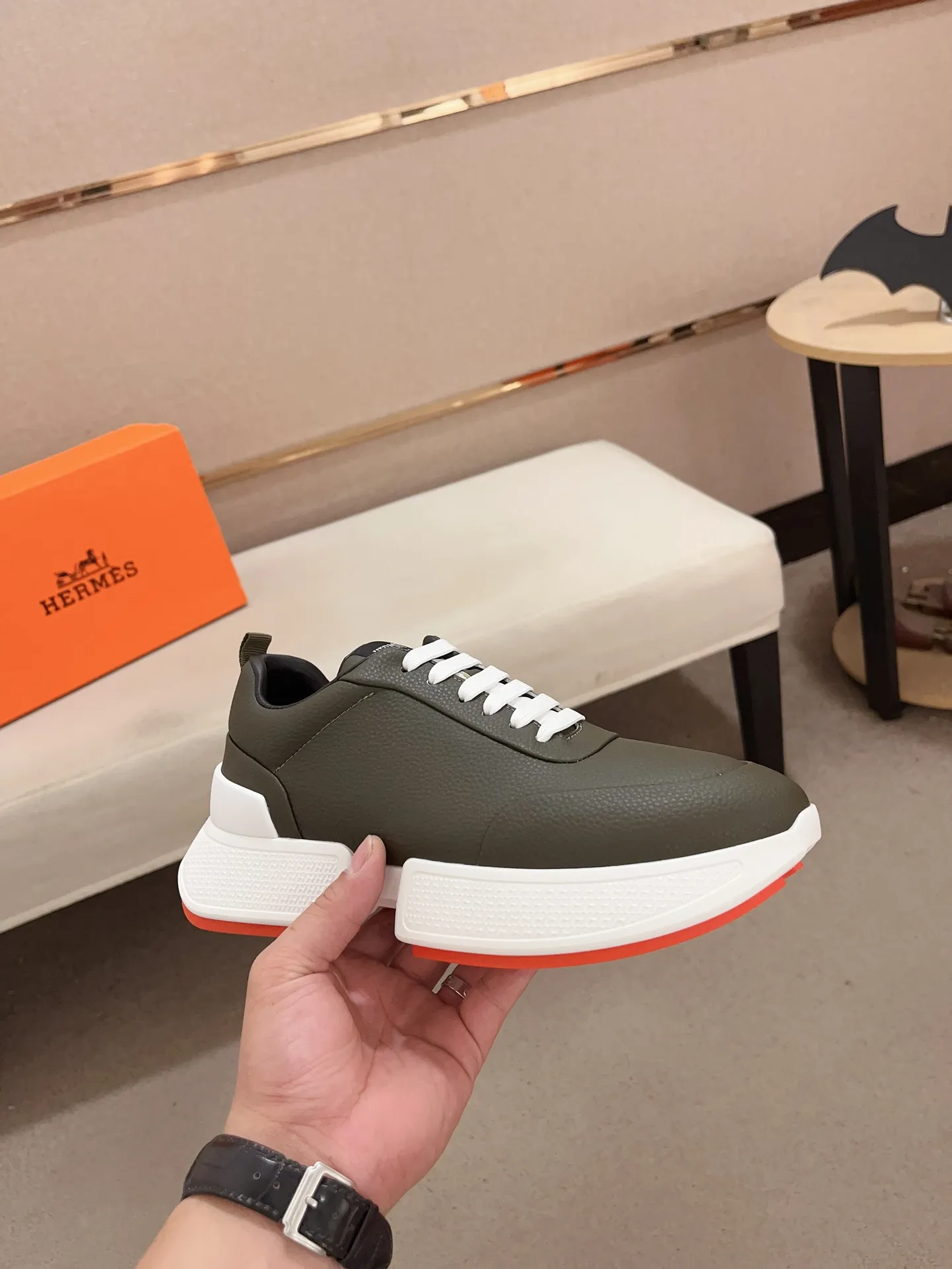 Men's clothing and shoes💰: 442💰《HERMES》【Classic original single version】Hermès; top 🔝purchase agent🔍🔍men's latest 🇺🇸 counter sales simultaneously, imported from Italy original ▲▲cowhide ▲▲ (high-end, nobility, class) ) Exquisite workmanship (Italian 🇮🇹 imported water-dyed 🐂 cowhide lining) sole: original sole provided by the original factory, ⚠️exclusive double-layer activity·TPR·rubber·combined molded outsole; super comfortable·wear-resistant·non-slip·environmental protection The real thing is more beautiful if you take the real thing (high quality, follow the order). You can enter and exit the counter at will * Number of yards: 38-44 (45 can be customized and cannot be returned or exchanged)